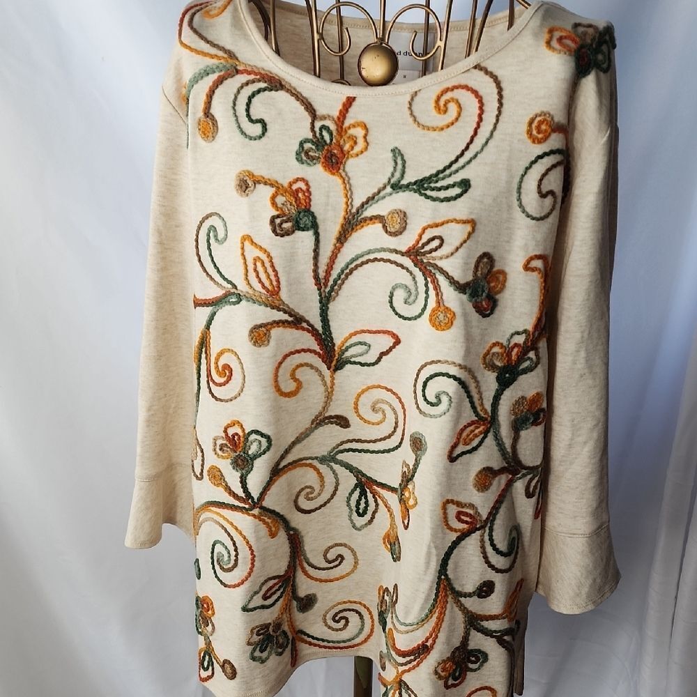 Embroidered  Crew Neckline Notched 3/4 Sleeve Tunic Size L